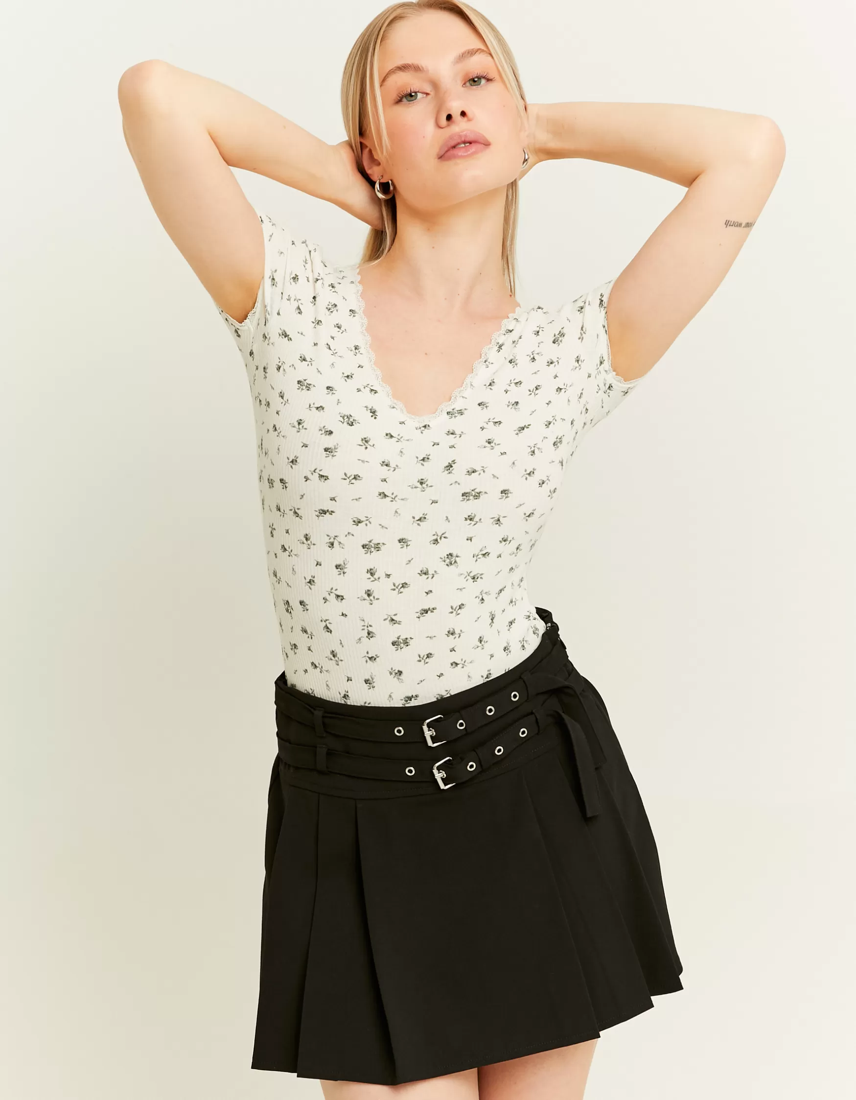 Fashion Body Fleuri Basique avec Laçage T-Shirts Basiques | Body