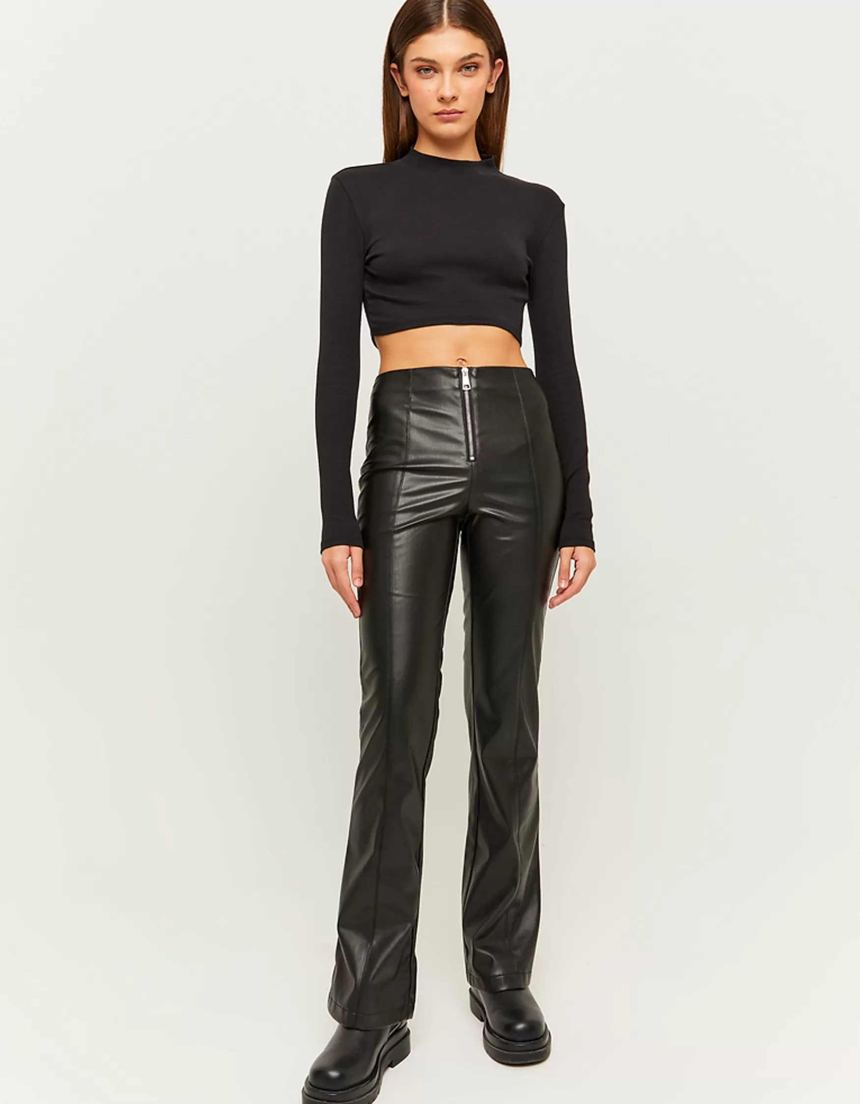Sale Pantalon évasé en similicuir taille haute Pantalons