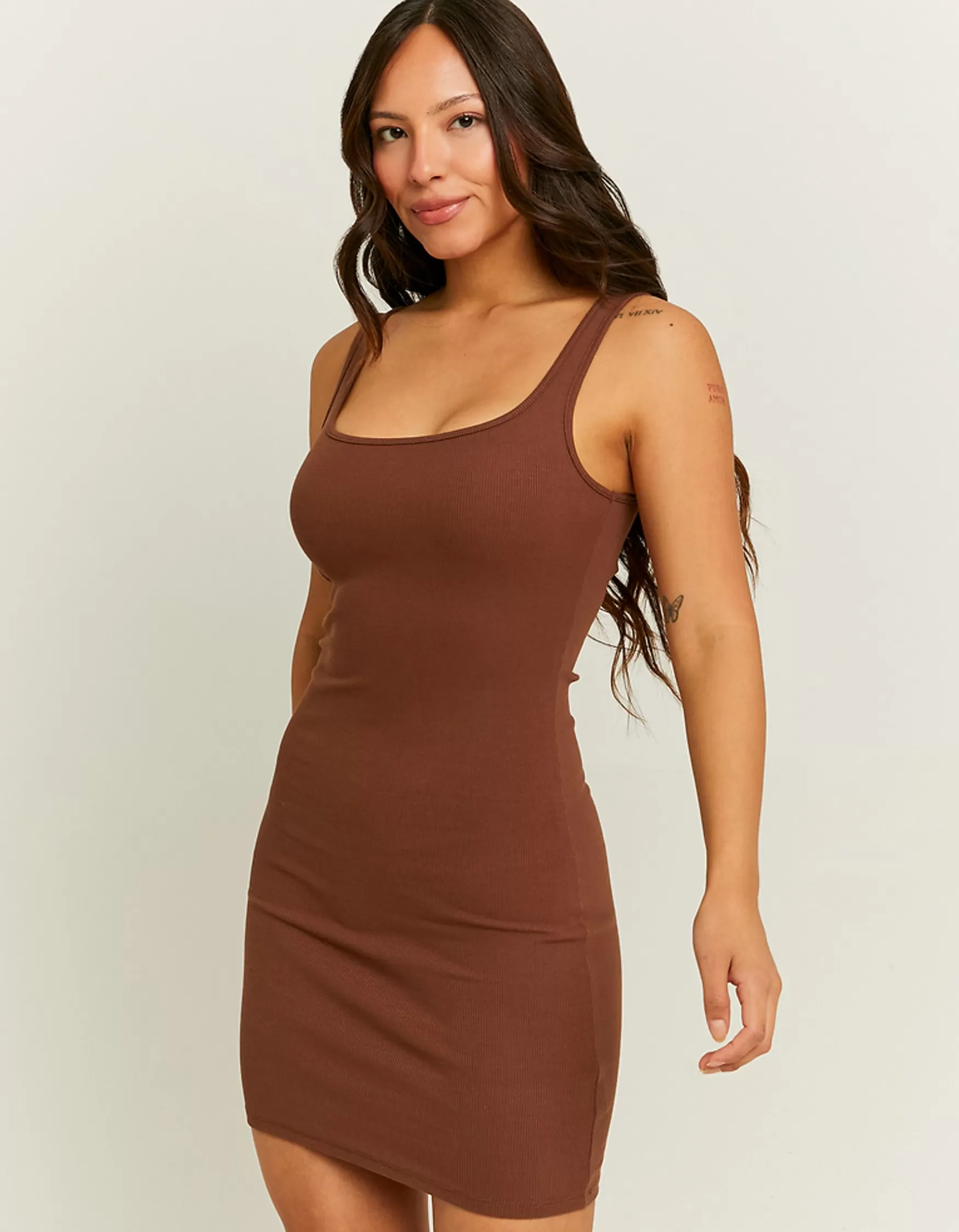 Store Robe Courte Brune Moulante Robes