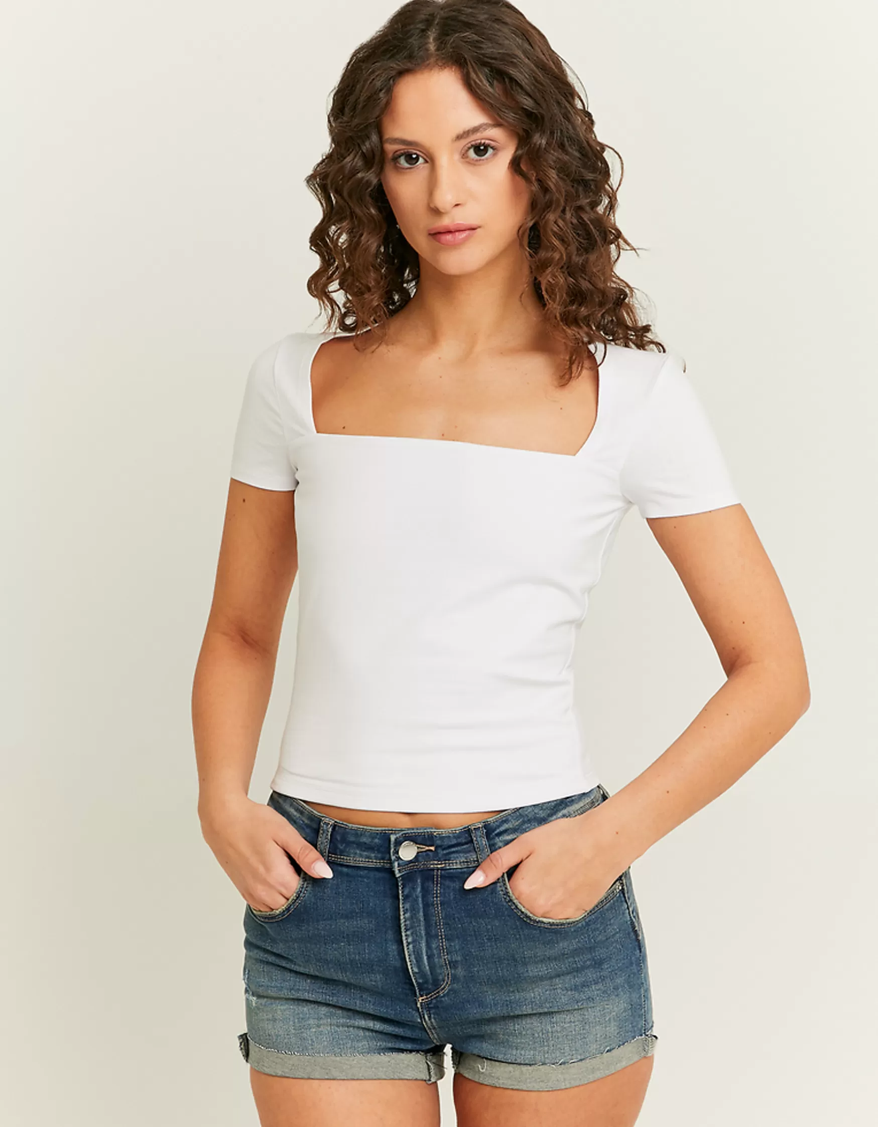 Outlet T-Shirt Basique avec Encolure Carrée T-Shirts Basiques