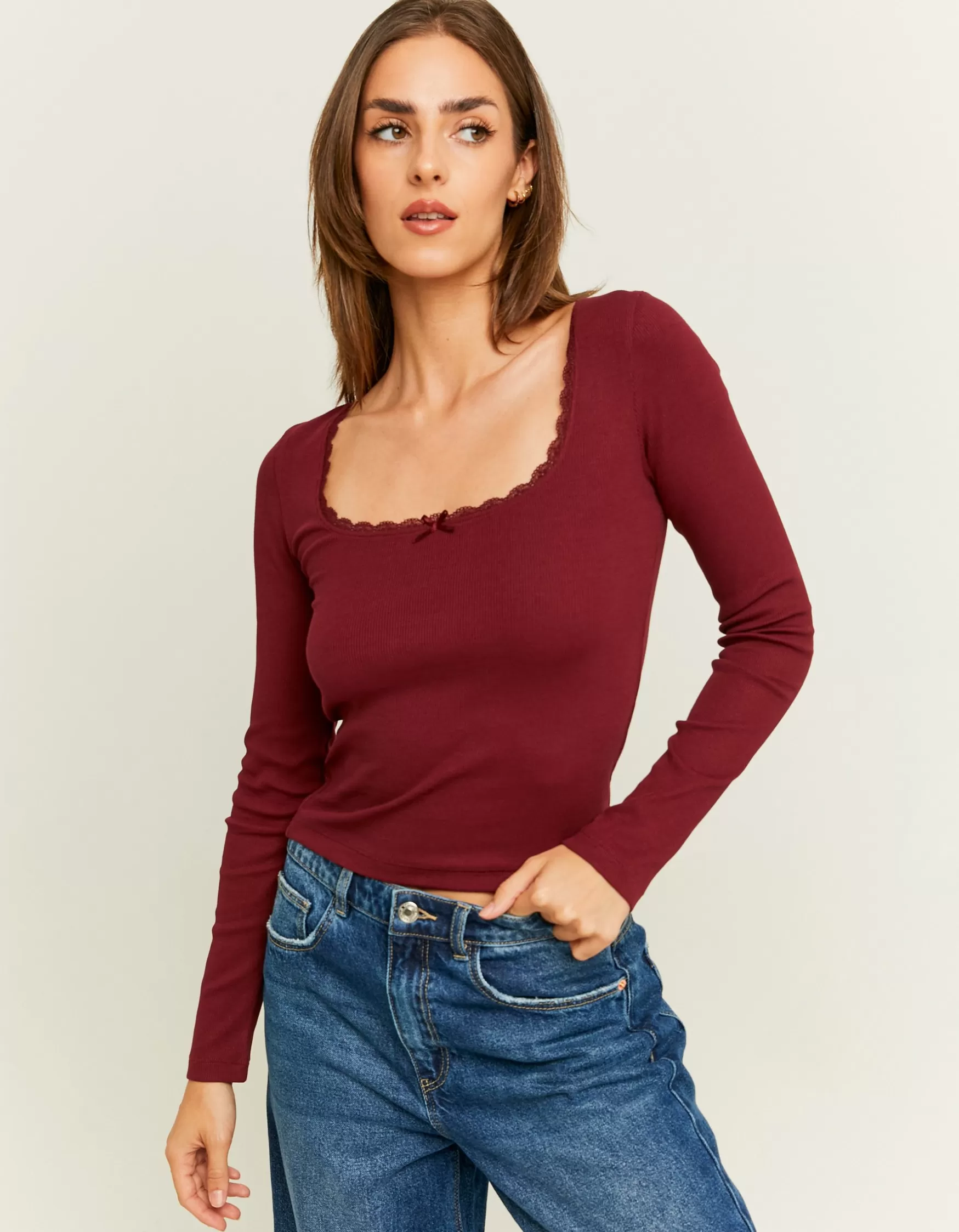 Store T-Shirt Bordeaux Basique avec Détail Dentelle T-Shirts Basiques